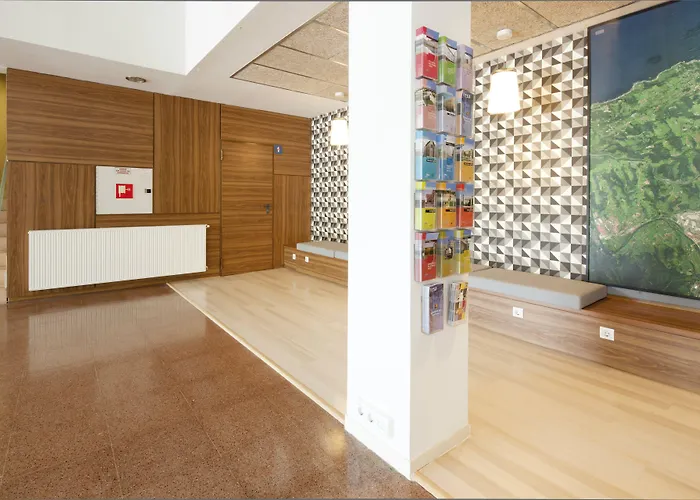 Residencia Universitaria Manuel Agud Querol *