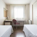 Residencia Universitaria Resa Manuel Agud Querol *