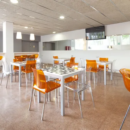 Residencia Universitaria Resa Manuel Agud Querol 아파트 *