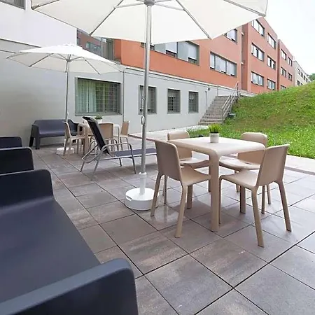Residencia Universitaria Resa Manuel Agud Querol *