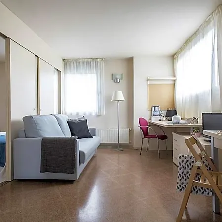 Residencia Universitaria Resa Manuel Agud Querol *