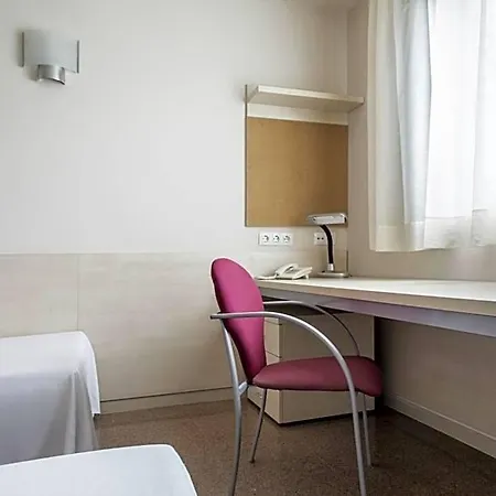 Residencia Universitaria Resa Manuel Agud Querol Appartamento *