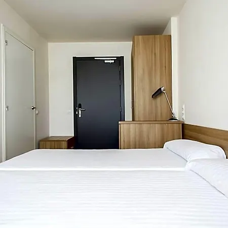 Residencia Universitaria Resa Manuel Agud Querol Appartamento *
