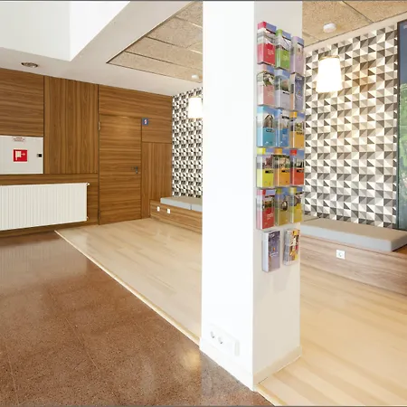 Residencia Universitaria Resa Manuel Agud Querol Appartamento San Sebastián