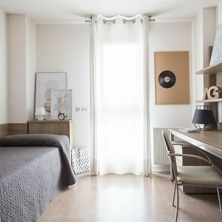 Residencia Universitaria Resa Manuel Agud Querol アパート *