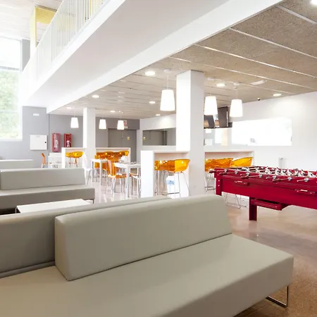 Residencia Universitaria Resa Manuel Agud Querol * サン・セバスティアン